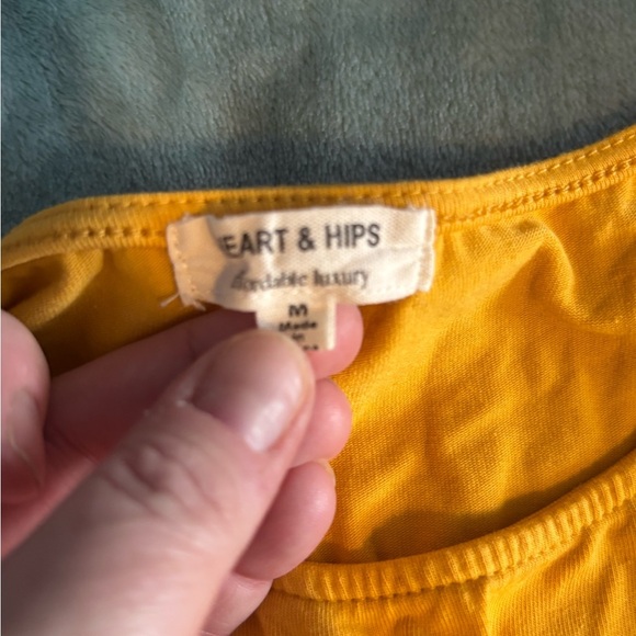 Lot Of 2 Cropped Tank Tops  Size Medium. Wild Fable & Heart & Hips. - Picture 3 of 5